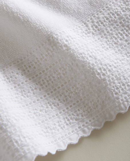 Toalla baño tira bordada Bicos blanca 500grs | Tobo