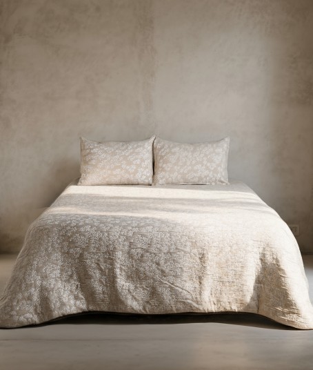 Boutí beige con patrón floral en relieve | 240 gramos