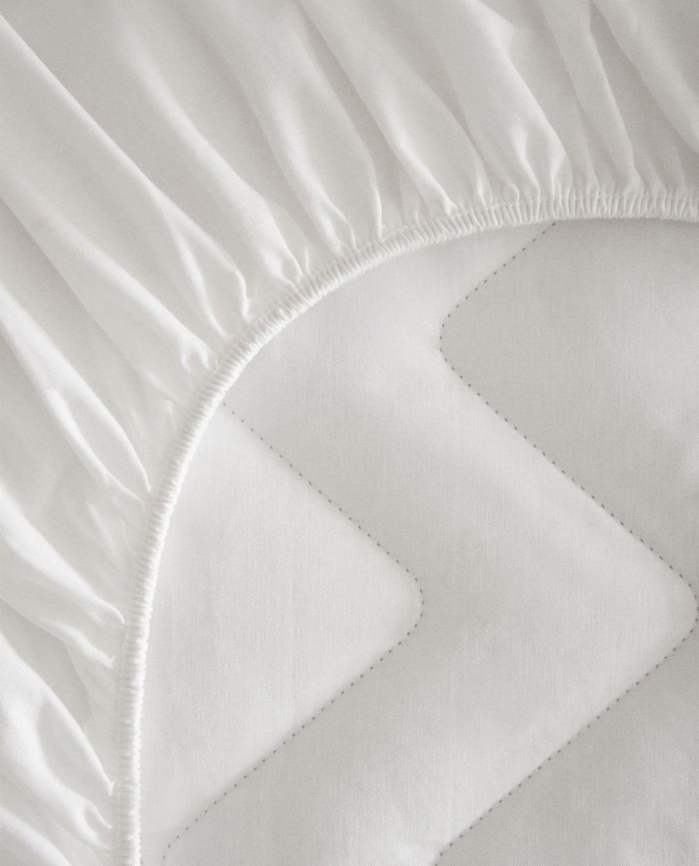 Protector de Colchón Acolchado Zigzag Ajustable | Tobo